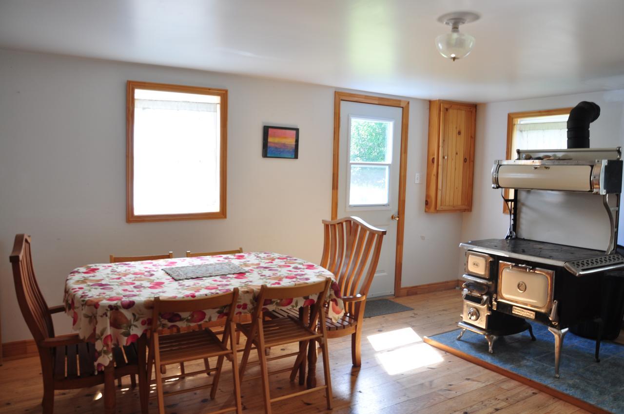 Breton Cove Farmhouse Guest House Indian Brook Exterior photo