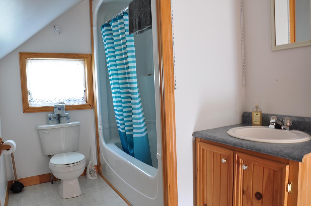 Breton Cove Farmhouse Guest House Indian Brook Exterior photo