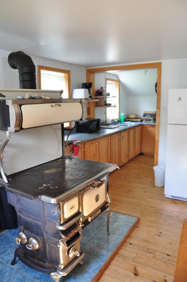 Breton Cove Farmhouse Guest House Indian Brook Exterior photo
